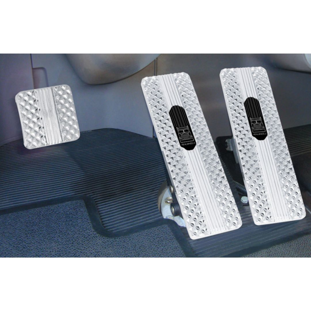 Kenworth T800 and W900 1994-2006 Pyramid Diamond Crown-Cut Billet Pedal Set