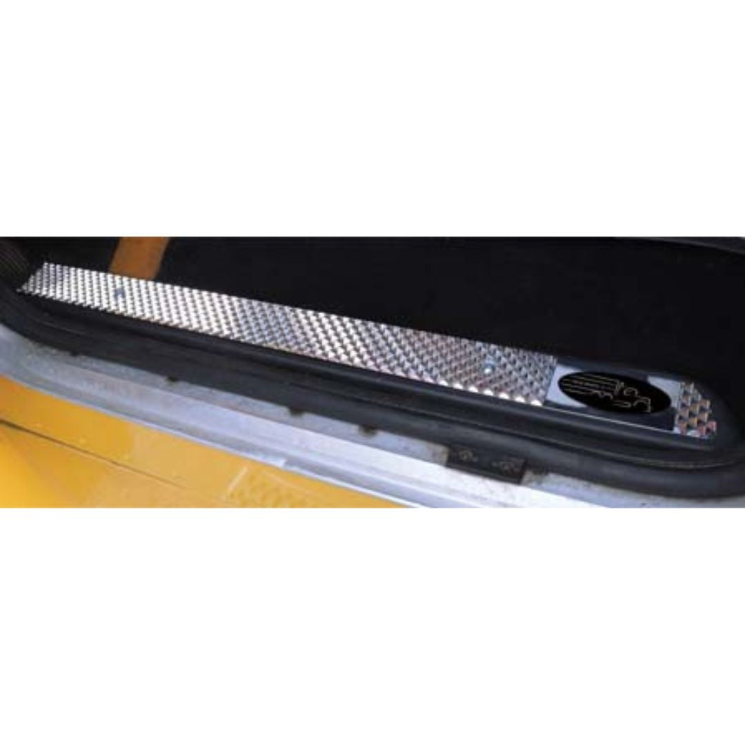 Peterbilt 379 Pyramid Diamond Crown-Cut Billet Door Sill Kit