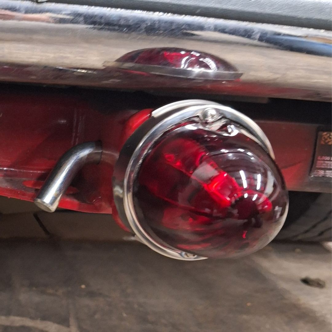 Heavy Duty Stainless Steel Trailer Hitch Mount Light Bracket with Red LED/Red Lens UltraBurst Light