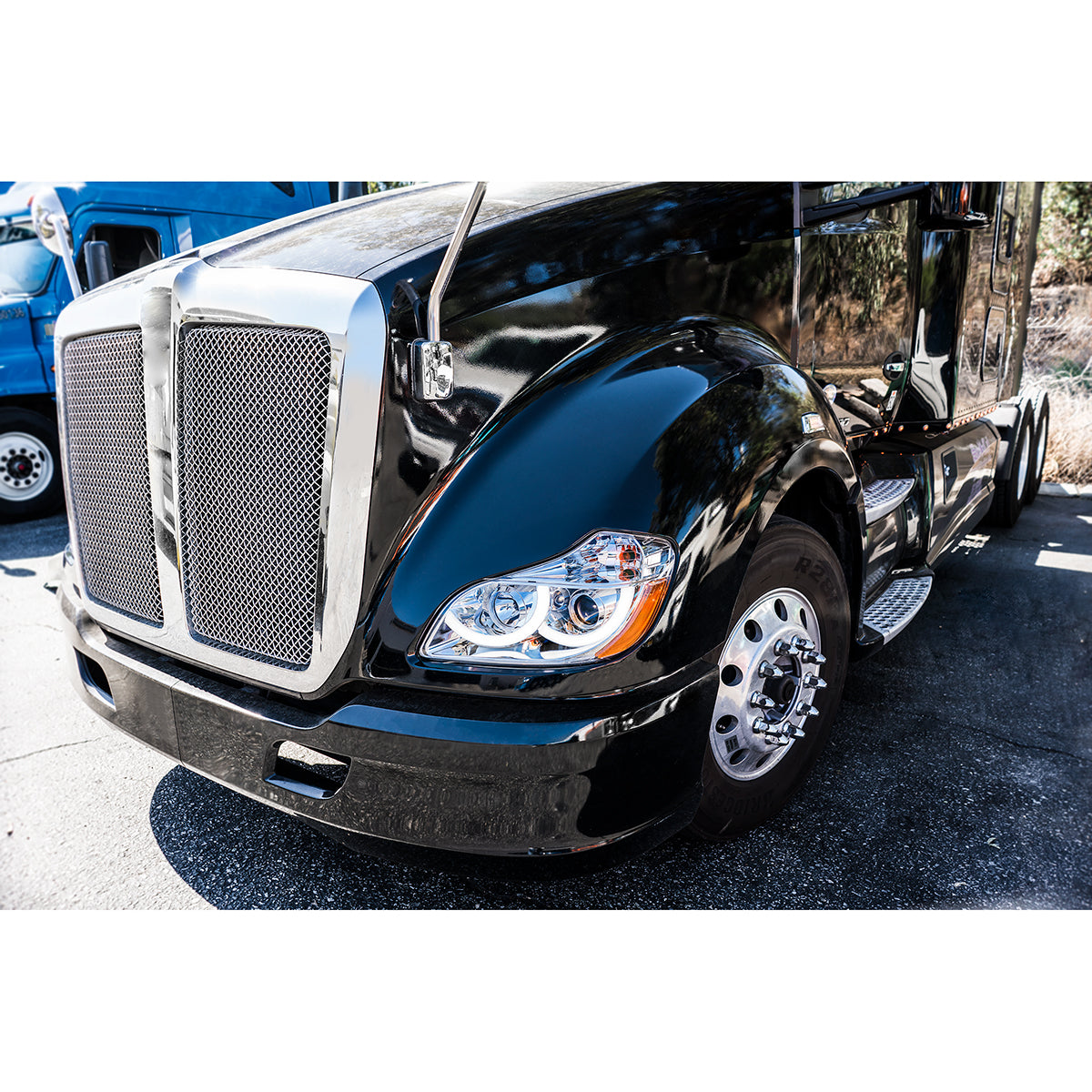 Kenworth T680 Halogen Projection Headlight with Halogen Turn and LED Position Light