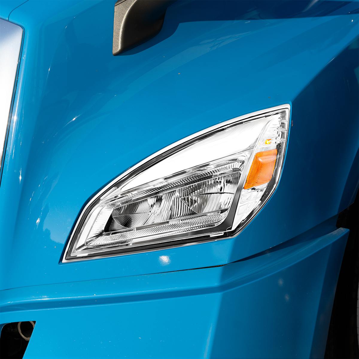 Freightliner Cascadia 2018-2024 LED High Power Headlight with LED Turn Signal