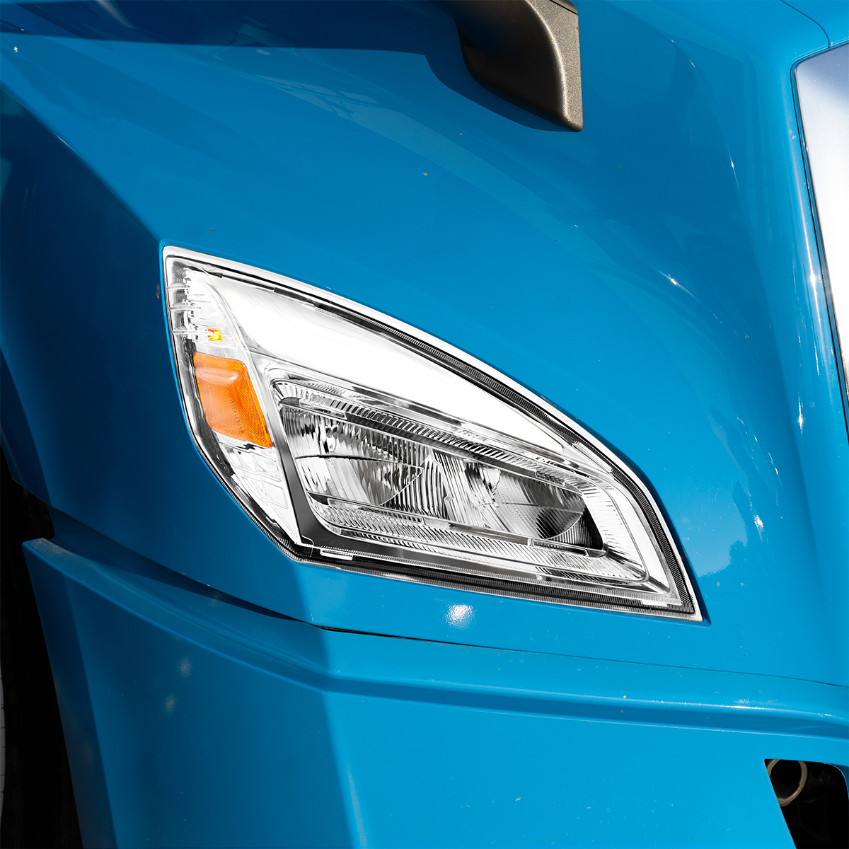 Freightliner Cascadia 2018-2024 LED High Power Headlight with LED Turn Signal