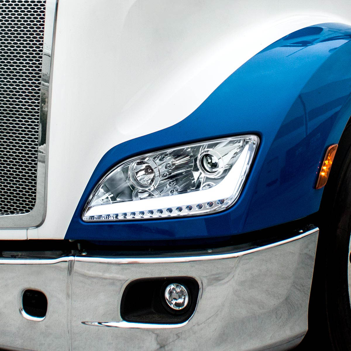 Peterbilt 579 and 587 Halogen Projection Headlight with 15 LED Sequential Turn Signal and 28 LED Position Light