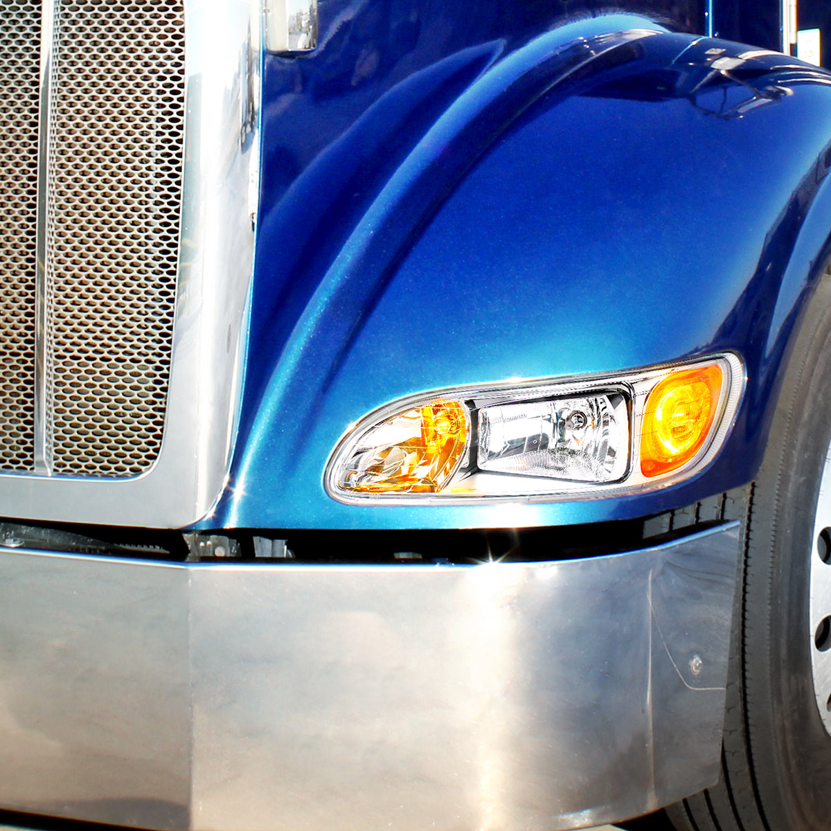 Peterbilt 330, 335, 337, 340, 348, 382, 384, 386, 387 Competition Series Halogen Headlight with Halogen Turn Signal