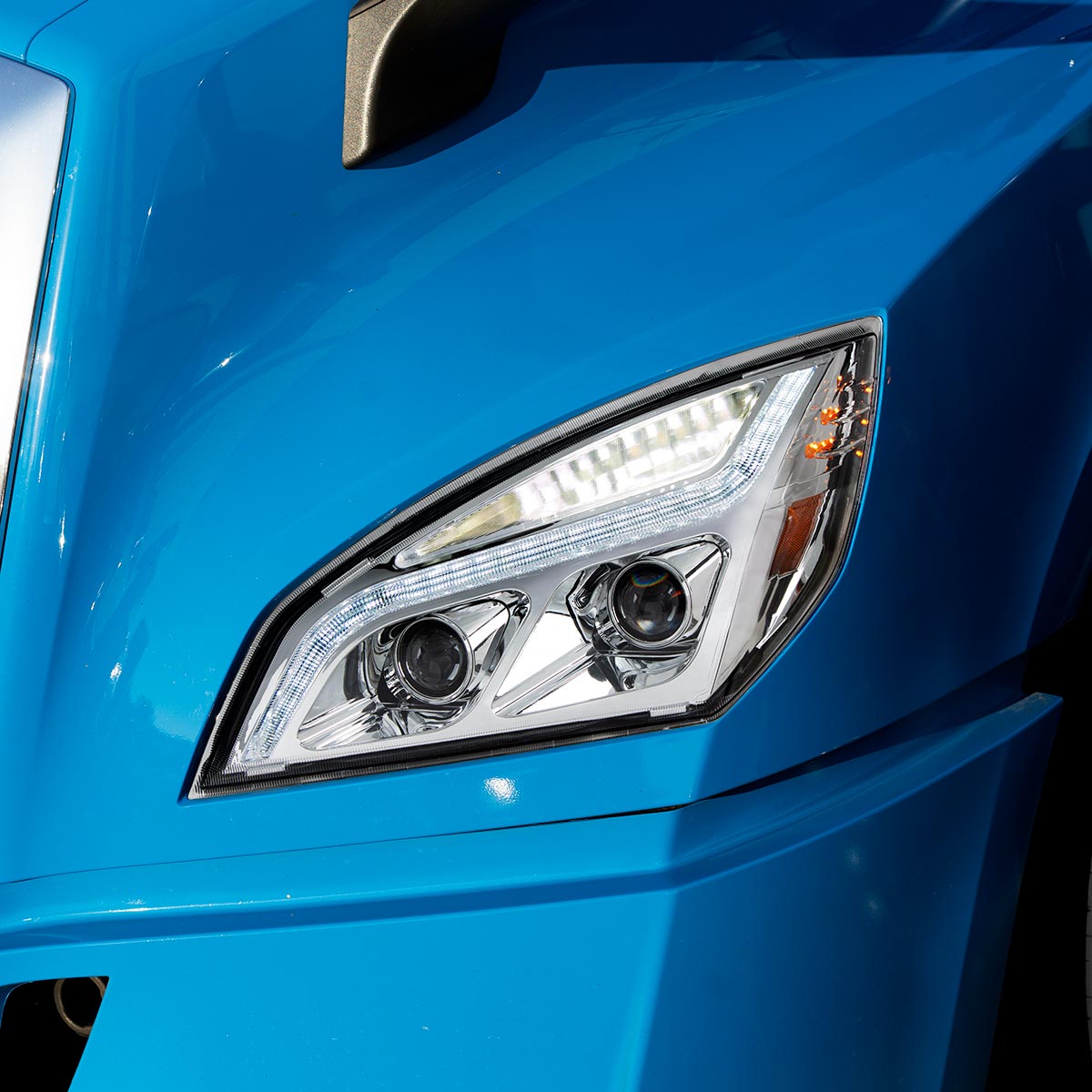 Freightliner Cascadia 2018-2024 LED Projection Headlight with LED Turn and LED Position Light