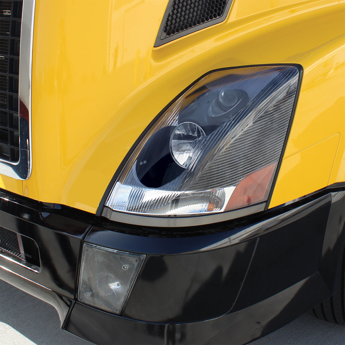 Volvo VN/VNL 2003-2017 Halogen Headlight and Turn Signal