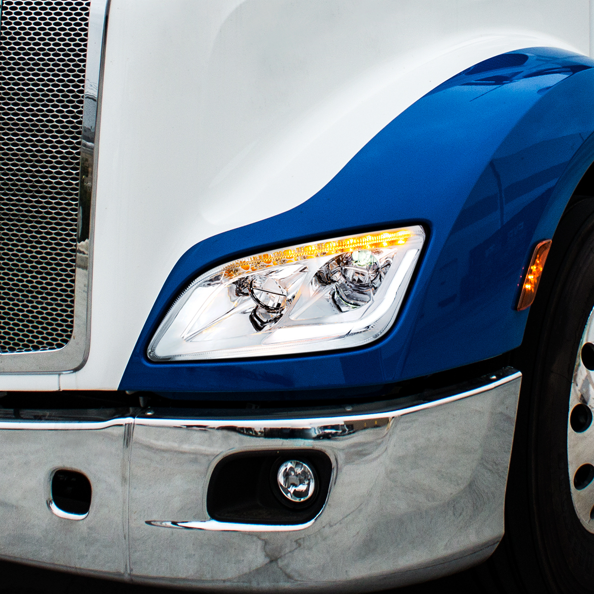 Peterbilt 579 and 587 LED Headlight with 9 LED Sequential Turn Signal and 28 LED Light Bar