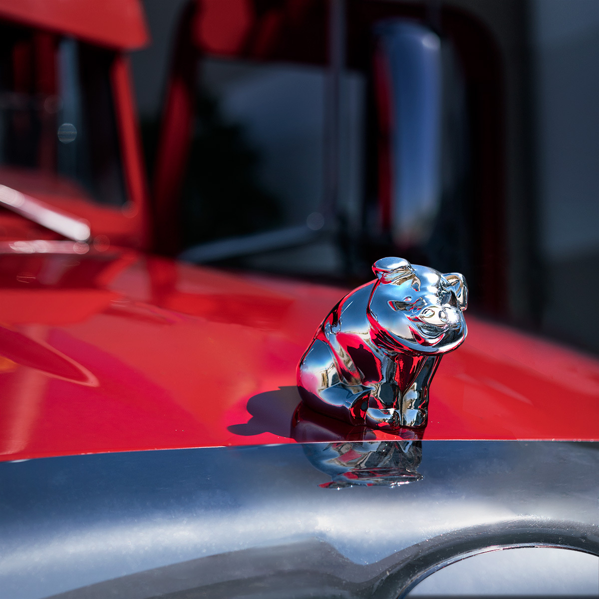 Die-Cast Sitting Pig Hood Ornament
