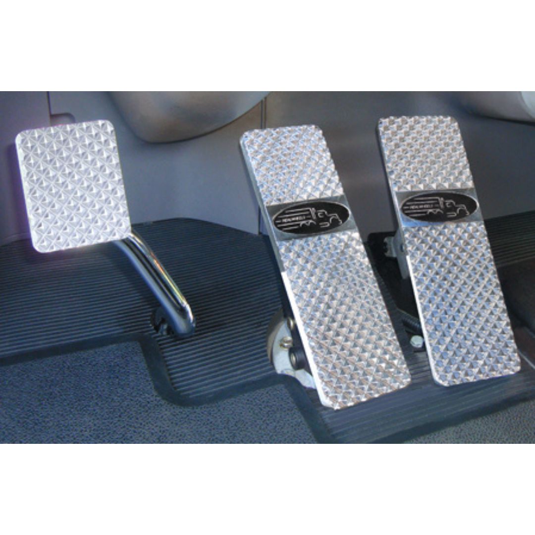 Peterbilt 367, 379, 386, 388, 389 1994 and Newer Pyramid Diamond Crown-Cut Billet Pedal Set
