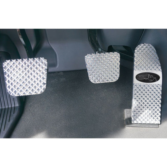 Peterbilt 567, 579, 587, 589 2014 and Newer Pyramid Diamond Crown-Cut Billet Pedal Set