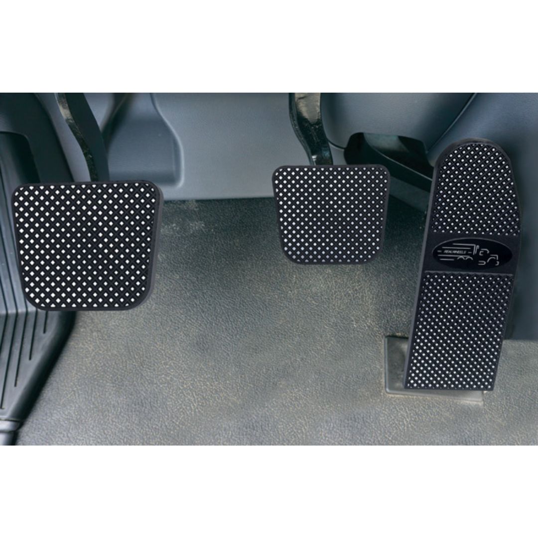 Peterbilt 567, 579, 587, 589 2014 and Newer Black Diamond Fine-Cut Billet Pedal Set