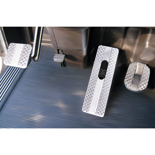 Kenworth T440, T470, T700, T800 and W900 2007 and Newer Pyramid Diamond Crown-Cut Billet Pedal Set