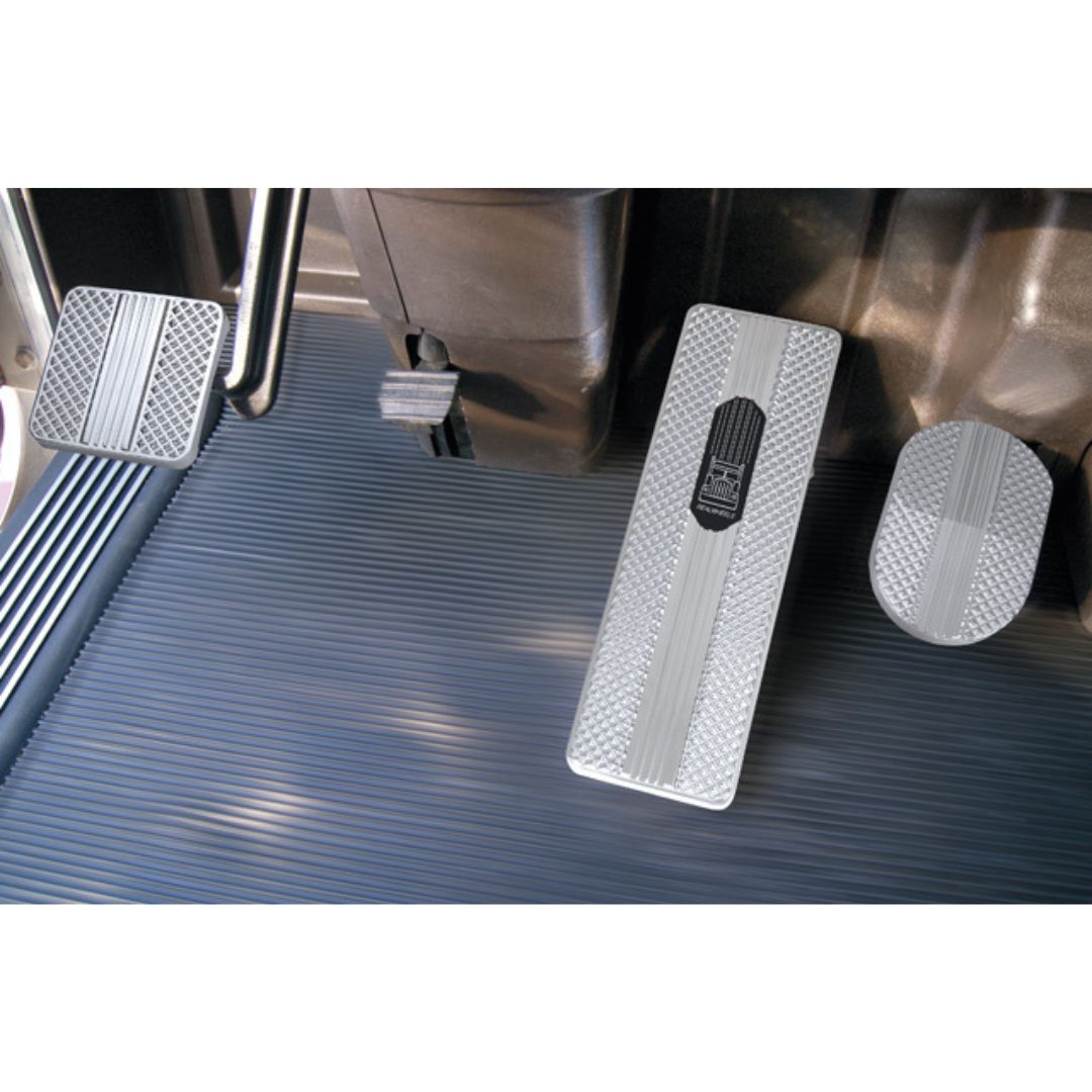 Kenworth T440, T470, T700, T800 and W900 2007 and Newer Pyramid Diamond Fine-Cut Billet Pedal Set