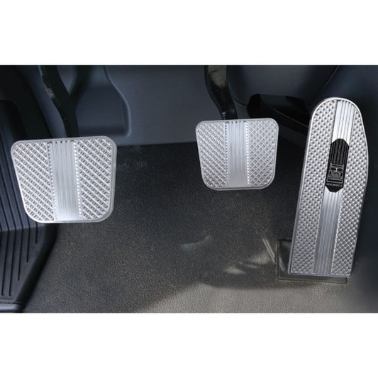 Kenworth T660, T680, T880, W990 2014 and Newer Pyramid Diamond Fine-Cut Billet Pedal Set