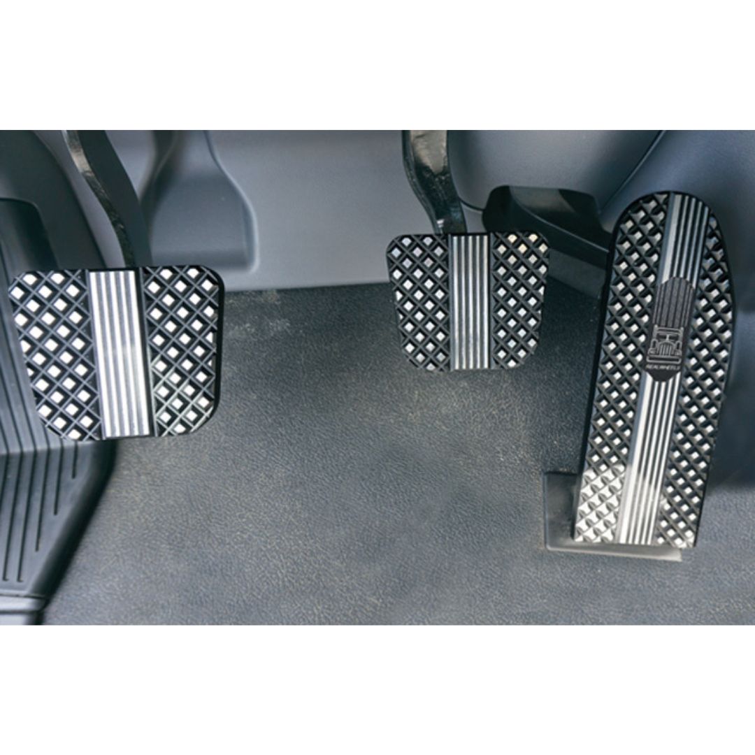 Kenworth T660, T680, T880, W990 2014 and Newer Black Diamond Crown-Cut Billet Pedal Set